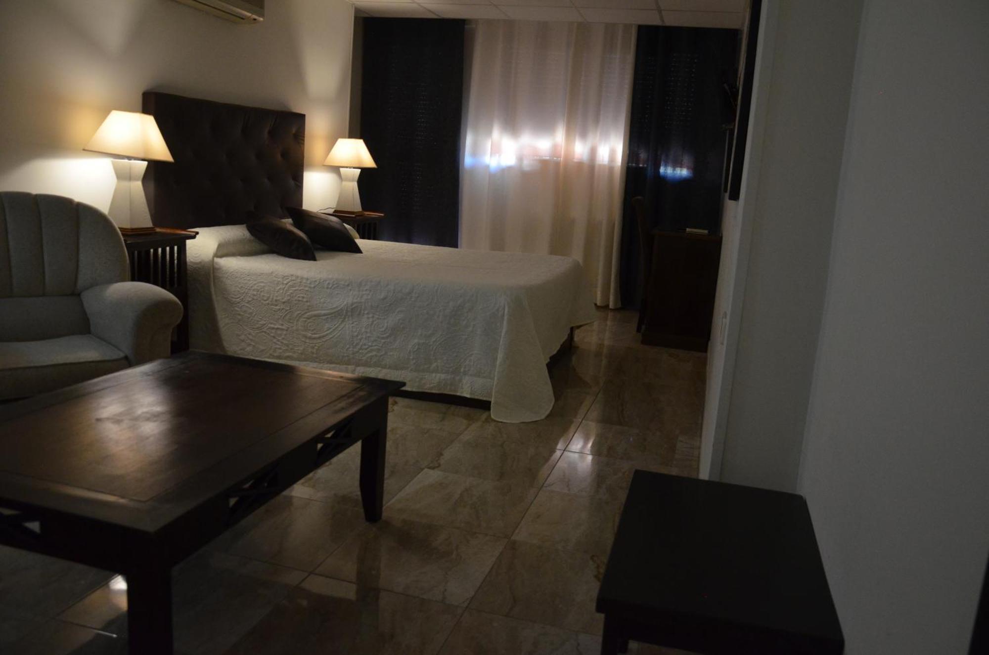 Hostal Mont Royal Alicante Ngoại thất bức ảnh