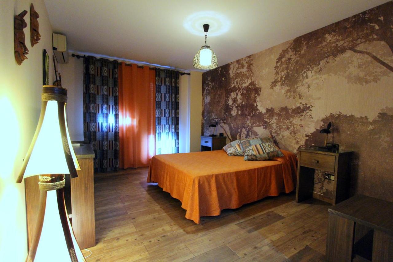 Hostal Mont Royal Alicante Ngoại thất bức ảnh